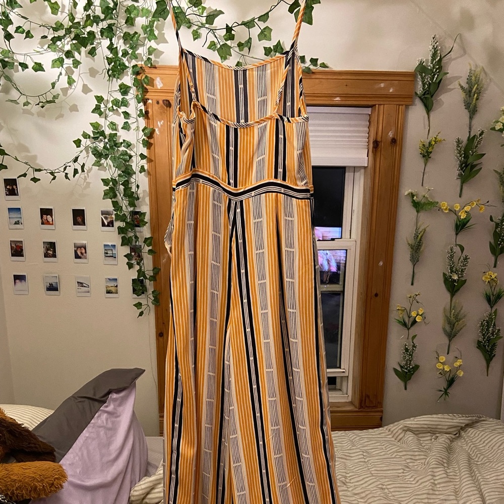 Strappy jumpsuit with adjustable straps, pockets and zip up the side